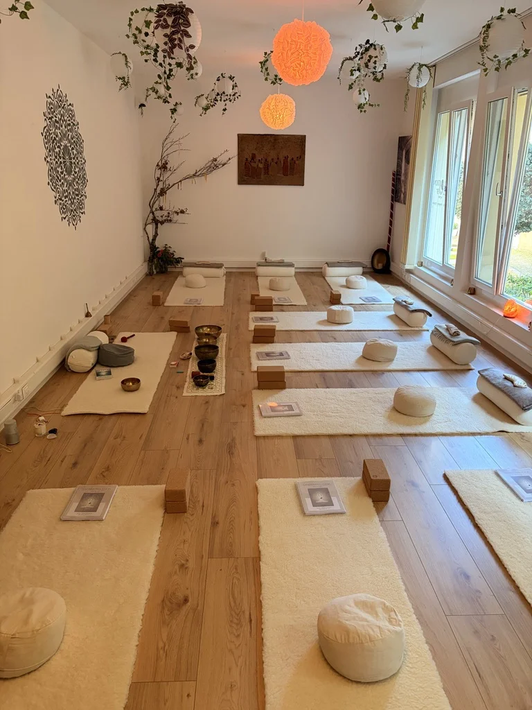 Yoga in Nyon: evening Kundalini classes in the old town